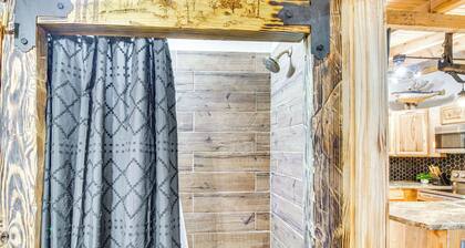 Serene & Cozy Studio Cabin: Walk to Norfork Lake!