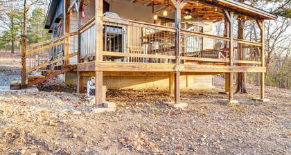 Serene & Cozy Studio Cabin: Walk to Norfork Lake!