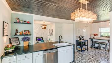 Cottage (2 Bedrooms) | Interior