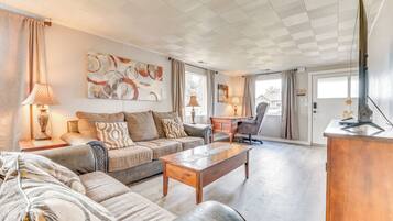 House (3 Bedrooms) | Front of property