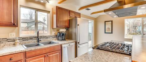 House (3 Bedrooms) | Interior