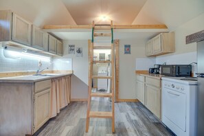 Apartment (0 Bedroom) | Interior