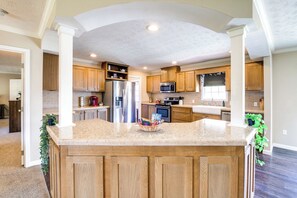 Interior - Private Hot Tub & Mountain View: Newport Home (Newport)