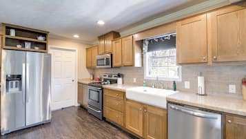 House (3 Bedrooms) | Interior