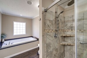 House (3 Bedrooms) | Interior - Private Hot Tub & Mountain View: Newport Home (Newport)