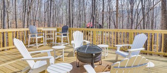 Bright Family Cabin in Lost City w/ Expansive Deck