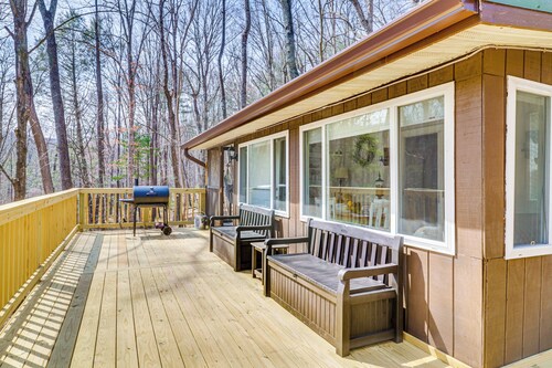 Bright Family Cabin in Lost City w/ Expansive Deck