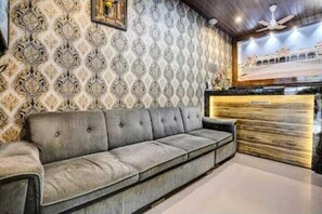 Reception - Hotel Green Park (Mumbai)