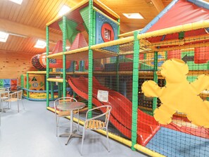 2 bedrooms, individually decorated, individually furnished, free WiFi - 48 Gower Holiday Village (Swansea)