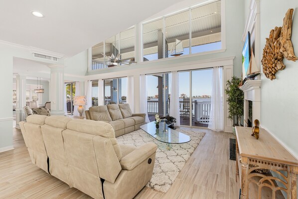 House, 4 Bedrooms | Living area