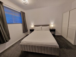 Casa | 3 habitaciones, escritorio, tabla de planchar con plancha y wifi gratis