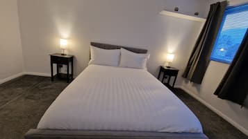 House | 3 bedrooms, desk, iron/ironing board, free WiFi