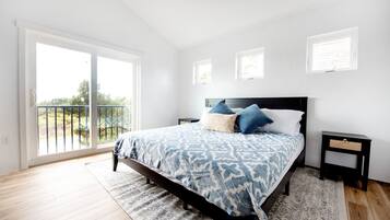 2 chambres, bureau, fer et planche à repasser, lit parapluie