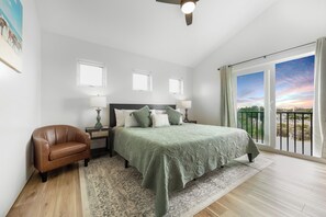 2 habitaciones, escritorio y tabla de planchar con plancha 