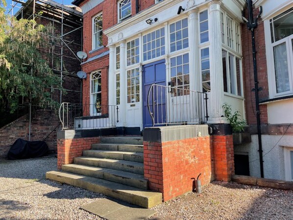 Apartment | Exterior - Beautifully Lit Airy 1-bed Apartment in Liverpool (Liverpool)