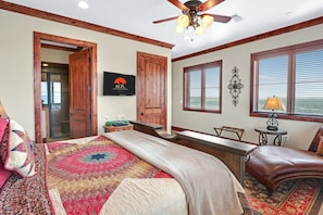 4 bedrooms, WiFi, bed sheets - Arc de Texas - Louis XIV Suite I Penthouse, pools, fishing on 2001 acre ranch! (Johnson City)