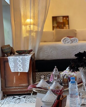 4 bedrooms, travel crib, WiFi, bed sheets