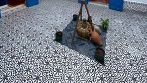 A room with blue doors, a tiled floor, and a small table with a lamp. - DarBaali Inn (Rabat)