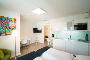 Een strijkplank/strijkijzer, gratis wifi, beddengoed