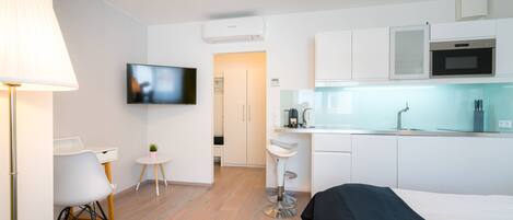 Een strijkplank/strijkijzer, gratis wifi, beddengoed, rolstoeltoegang