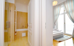 3 chambres, fer et planche à repasser, Wi-Fi gratuit, draps fournis