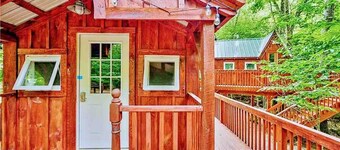 Emperor Cabin with Tiny house, Treehouse and bar