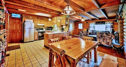 Emperor Cabin with Tiny house, Treehouse and bar