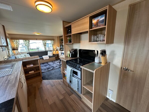 Cabin | Private kitchen | Fridge, microwave, oven, stovetop