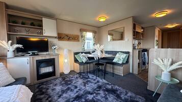 Cabin | Living area | TV