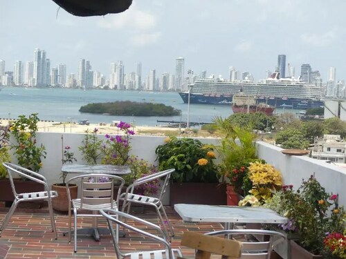 La Terraza De Estella, doble room, shared kitchen, best 360° view rooftop!

