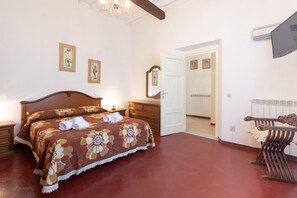 2 habitaciones, tabla de planchar con plancha y cuna de viaje 