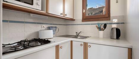 Kühlschrank, Mikrowelle, Geschirrspüler