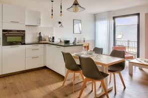 Kühlschrank, Mikrowelle, Ofen, Geschirrspüler