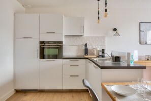 Kühlschrank, Mikrowelle, Ofen, Geschirrspüler