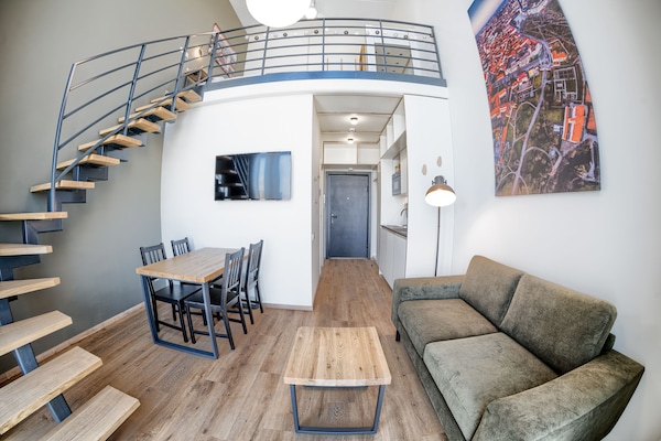 Deluxe Loft, City View | Desk, free WiFi, bed sheets