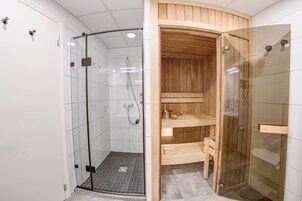 Loft Deluxe, vista città | Bagno | Doccia, set di cortesia gratuito, asciugacapelli, asciugamani