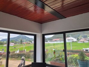 Interior - Casa Ibanaska, tu Hospedaje con Jacuzzi al Aire Libre, Ideal Para Familias (Guatavita)