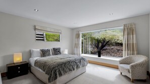 4 makuuhuonetta, silitysrauta/-lauta, Wi-Fi, vuodevaatteet