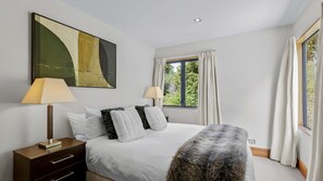 4 chambres, fer et planche à repasser, Wi-Fi, draps fournis