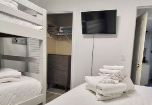 2 bedrooms, iron/ironing board, travel cot, free WiFi