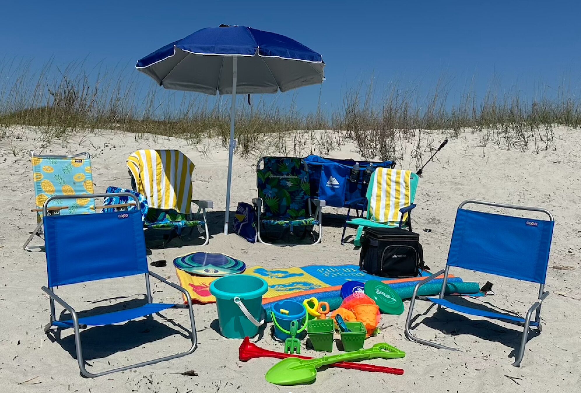 Plage à proximité, chaises longues, serviettes de plage