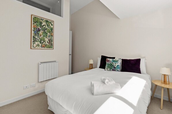 4 室のベッドルーム、デスク、アイロン / アイロン台、旅行用ベビーベッド