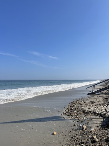 Seaside Coastal Escape 🌊