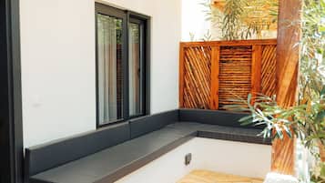 Standalone Bungalow with King Bed and Terrace | Terrasse/Patio
