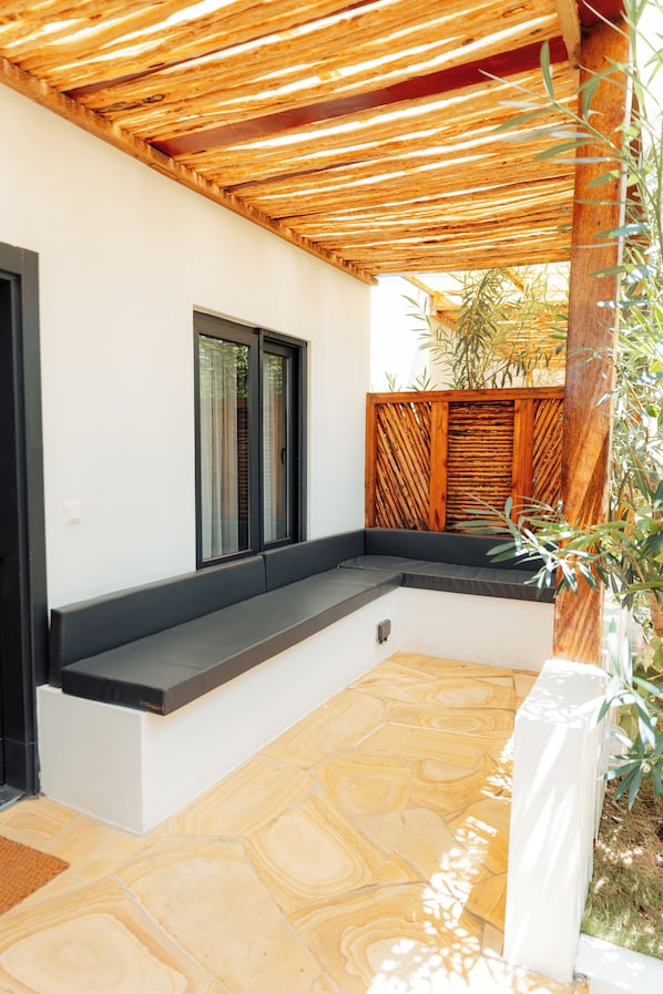 Standalone Bungalow with King Bed and Terrace | Terrace/patio
