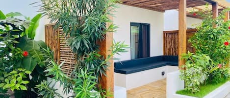 Standalone Bungalow with King Bed and Terrace | Terrasse/Patio