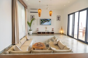 43-inch Smart TV with digital channels, Netflix, streaming services