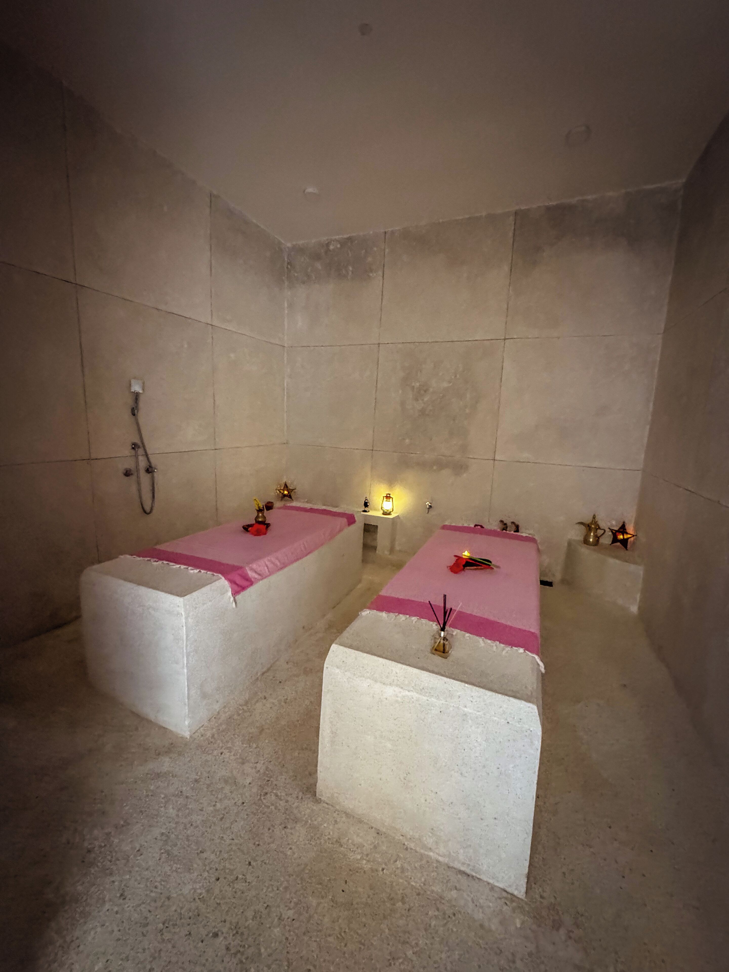 Couples treatment rooms, body treatments, hydrotherapy, aromatherapy