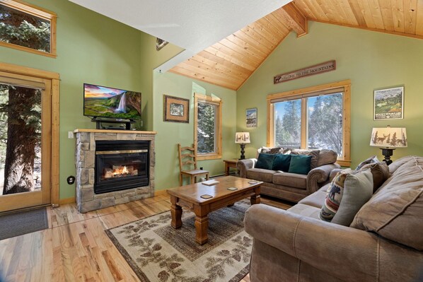 Smart-TV, Kamin, DVD-Player, Videothek