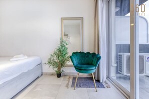 2 多间卧室、办公桌、熨斗/熨衣板、旅行婴儿床